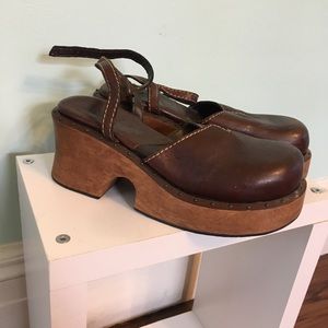 Strap back clogs - Vintage 90’s